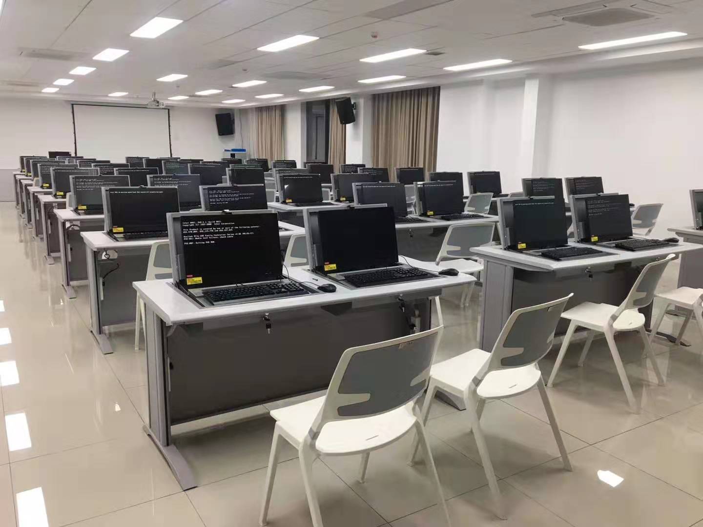 浙江丽水某学校―一体机翻转电脑桌项目